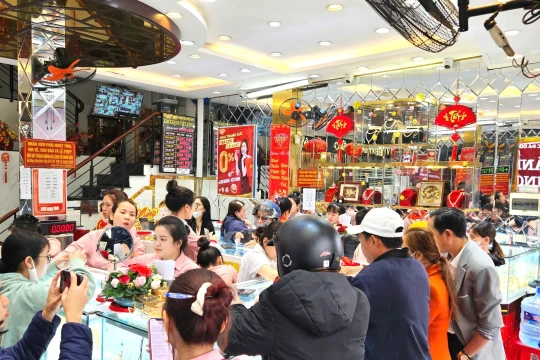 Giá vàng hôm nay 12/5/2026: Giá vàng SJC, nhẫn 9999 và vàng thế giới thứ 3