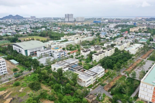 Tái cấu trúc không gian đại học