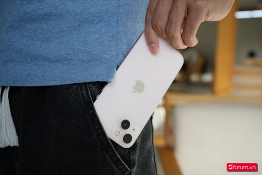 iPhone 13 giảm giá kỷ lục còn 11.99 triệu đồng: Sự lựa chọn thực dụng với hiệu năng vượt trội