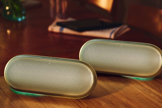 Harman Kardon Luna 2 ra mắt: Loa di động tích hợp AI và thiết kế chuẩn IP67