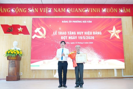 Phường Hải Vân trao Huy hiệu Đảng cho 18 đảng viên