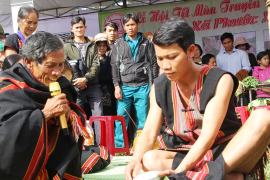Di sản không là ánh đèn sân khấu