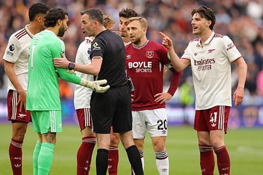 Arsenal tiến gần ngôi vương Ngoại hạng Anh sau chiến thắng nghẹt thở trước West Ham