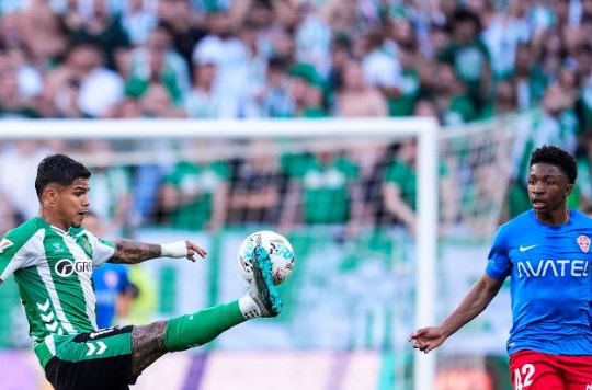 Real Betis đánh bại Elche 2-1 và chính thức giành vé tham dự Champions League mùa tới