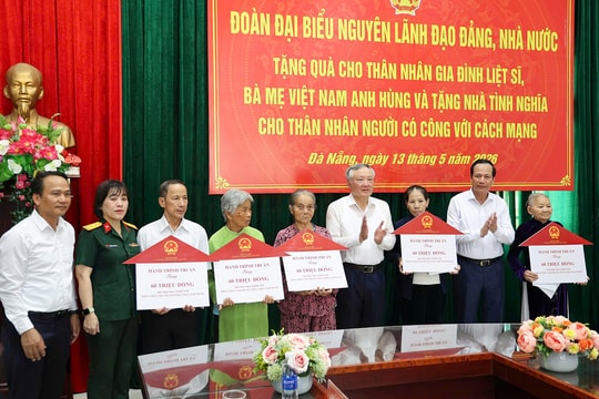 Đoàn nguyên lãnh đạo Đảng, Nhà nước dâng hương tại Nghĩa trang liệt sĩ và Tượng đài Mẹ Việt Nam anh hùng