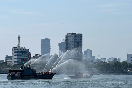 Bộ đội biên phòng thành phố luyện tập ứng phó các tình huống tai nạn tàu, thuyền trên sông, biển năm 2026