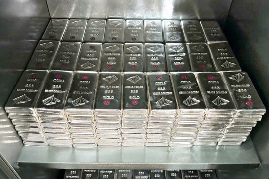 Giá bạc hôm nay 15/5/2026 giảm sâu tại Phú Quý, DOJI và Ancarat