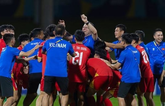 U17 Việt Nam hạ UAE 3-2: Kỳ tích giành vé World Cup và dấu ấn Cristiano Roland