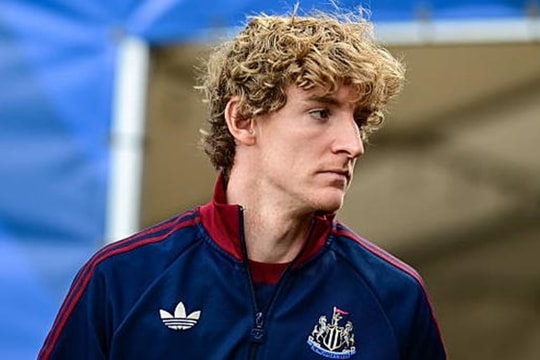 Bayern Munich đạt thỏa thuận với Anthony Gordon và MU săn đón Elliot Anderson