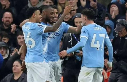 Man City hạ Crystal Palace 3-0: Áp lực cực lớn dồn lên Arsenal trong cuộc đua vô địch
