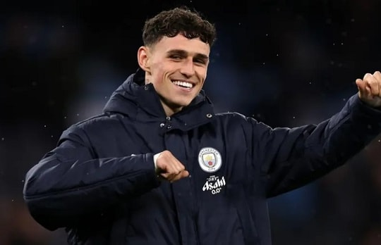 Phil Foden tỏa sáng với cú đúp kiến tạo giúp Man City áp sát ngôi đầu Ngoại hạng Anh