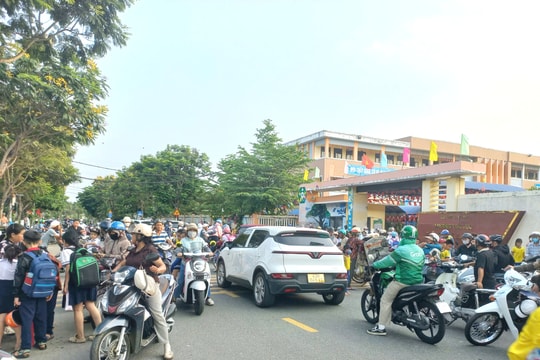 Tăng cường đảm bảo giao thông trước cổng trường