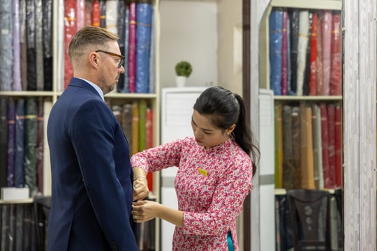 Hoi An’s fast tailoring - A “viral” service captivating international travelers