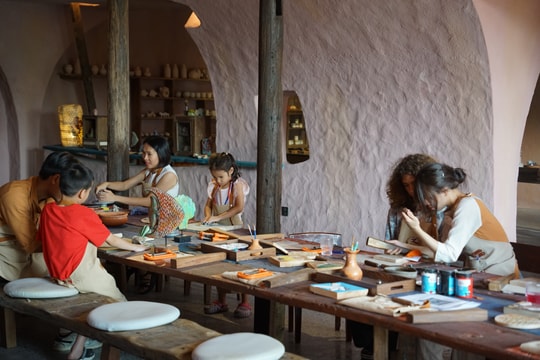 Chạm di sản qua trải nghiệm thủ công
