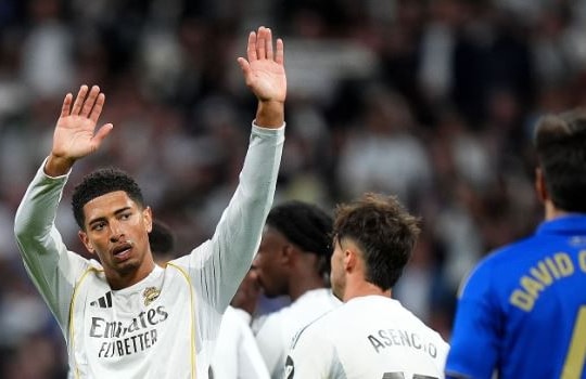 Real Madrid thắng Real Oviedo 2-0: Mbappe bị la ó ngay tại Bernabeu