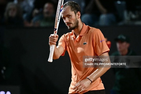 Medvedev ngược dòng hạ Landaluce tại Rome Open, đại chiến Sinner ở bán kết