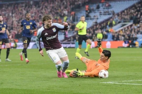Harvey Elliott và một năm bị lãng phí: Bi kịch từ những toan tính tài chính tại Aston Villa