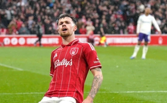 Manchester United săn đón Neco Williams, PSG sẵn sàng chi 100 triệu euro cho Julian Alvarez