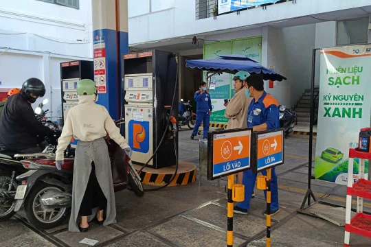 Giá xăng dầu hôm nay 17/5/2026 tại Petrolimex, PVOIL Mipec, GIANGNAMPETROL tại Đà Nẵng