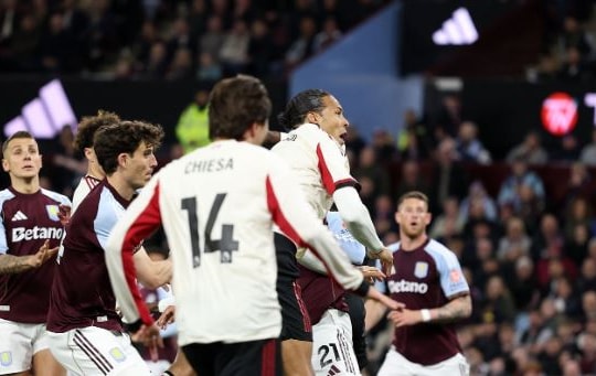 Liverpool thảm bại 2-4 trước Aston Villa: Cú đúp đắng lòng của Van Dijk và điểm sáng Ngumoha