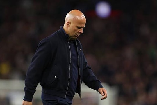 Liverpool lâm vào khủng hoảng bản sắc: Tại sao Arne Slot không còn là lời giải cho Anfield