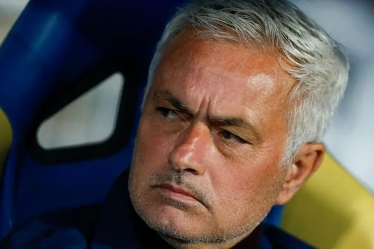 Jose Mourinho và nghịch lý tại Benfica: Bất bại cả mùa vẫn trắng tay
