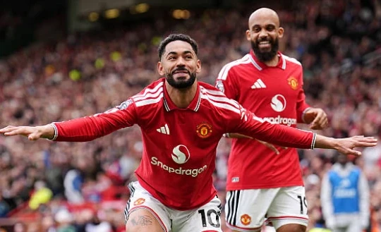Bruno Fernandes cân bằng kỷ lục lịch sử, MU thắng kịch tính 3-2 trước Nottingham Forest
