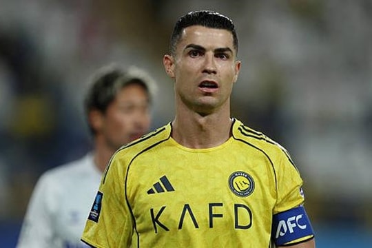Ronaldo bỏ vào đường hầm, từ chối nhận huy chương sau khi Al Nassr mất cúp vào tay Gamba Osaka