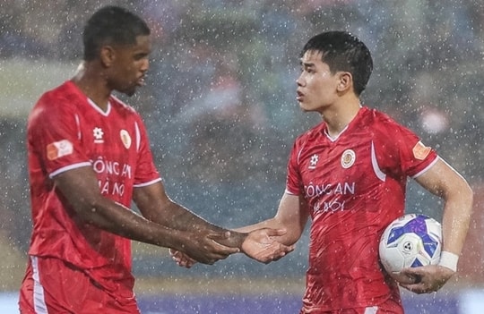 Đình Bắc lên tiếng về vụ tranh penalty với Alan trong ngày CAHN vô địch V-League