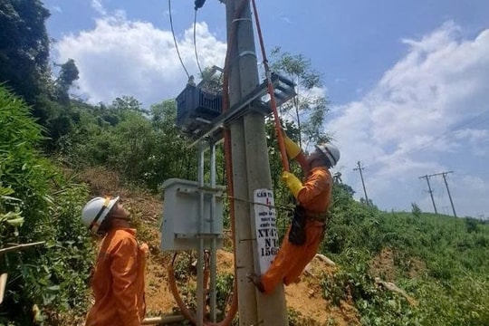 Đà Nẵng: Theo chân người thợ điện đưa ánh sáng về Ngọc Nâm, Kiếp Xoan