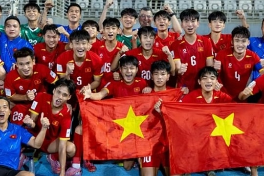 U17 Việt Nam dự World Cup và siêu phẩm đá phạt của Nguyễn Công Phượng