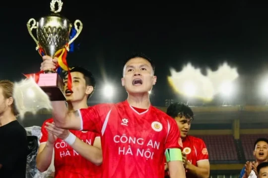 Quang Hải thiết lập kỷ lục vô tiền khoáng hậu sau chức vô địch V-League thứ 5 cùng CAHN