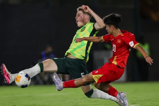 Sina: Chênh lệch thể chất khiến U17 Việt Nam hụt hơi trước Australia