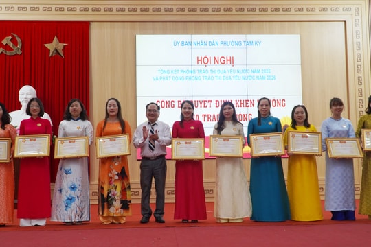 Tam Kỳ khen thưởng các tập thể, cá nhân có thành tích xuất sắc trong thi đua yêu nước
