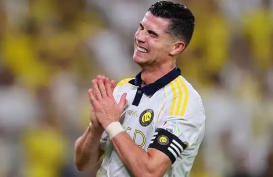 Cristiano Ronaldo bật khóc trong ngày Al Nassr vô địch Saudi Pro League ở tuổi 41