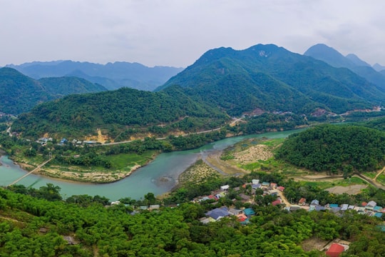 Theo sông Luồng vào Thiên Phủ