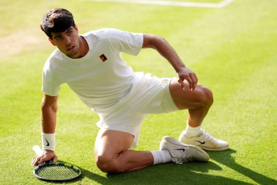 Carlos Alcaraz rút lui khỏi Wimbledon 2026: Ngôi số 1 thế giới vuột khỏi tầm tay