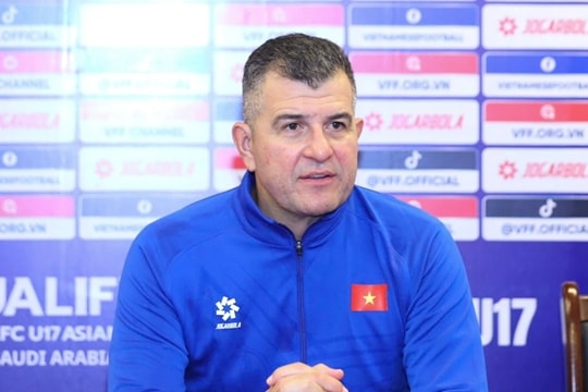 VFF và CLB Hà Nội cần sớm gia hạn hợp đồng với HLV Cristiano Roland cho U17 World Cup