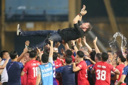 CLB CAHN vô địch V.League sớm 3 vòng và kỷ lục điểm số vô tiền khoáng hậu