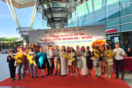 Chào đón 377 hành khách trên chuyến bay đầu tiên từ Moscow - Đà Nẵng