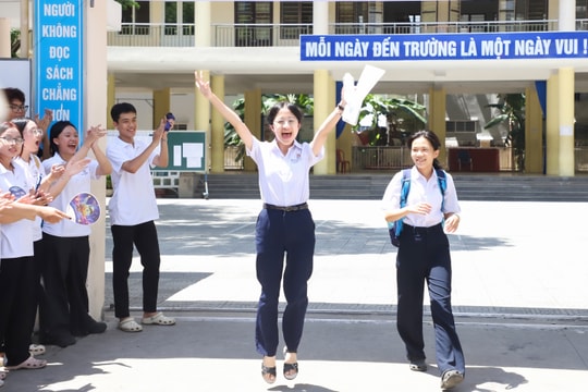Khoảnh khắc ấn tượng trong ngày thi đầu tiên kỳ thi tuyển sinh lớp 10 tại Đà Nẵng