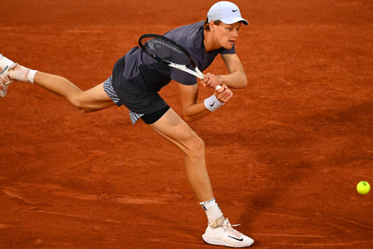 Roland Garros 2026: Carlos Alcaraz rút lui và cơ hội lịch sử của Jannik Sinner