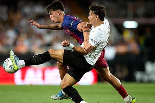 Barcelona thảm bại 1-3 trước Valencia: Khi sự chủ quan của nhà vô địch phải trả giá
