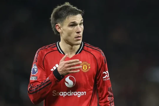 HLV Michael Carrick thực hiện cuộc cách mạng nhân sự tại Man Utd trước thềm đại chiến Brighton