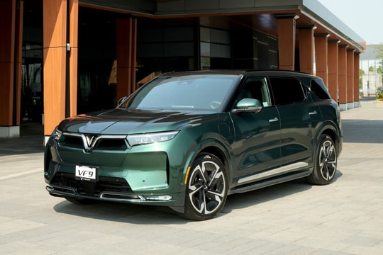 Giới chuyên gia “ngả mũ” trước VinFast VF 9 - SUV full-size nhưng linh hoạt, lăn bánh với giá 1,3 tỷ đồng