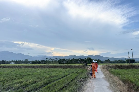 Vui hè an toàn: Không thả diều gần lưới điện