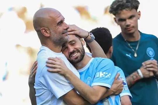 Kỷ nguyên vĩ đại khép lại: Pep Guardiola và dàn công thần đẫm nước mắt chia tay Etihad