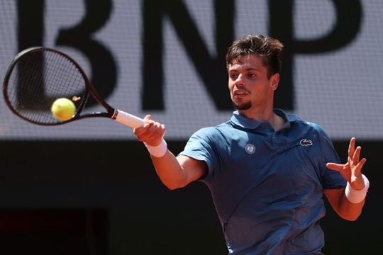 Roland Garros gặp sự cố hy hữu, Max Verstappen chỉ trích đội đua Red Bull