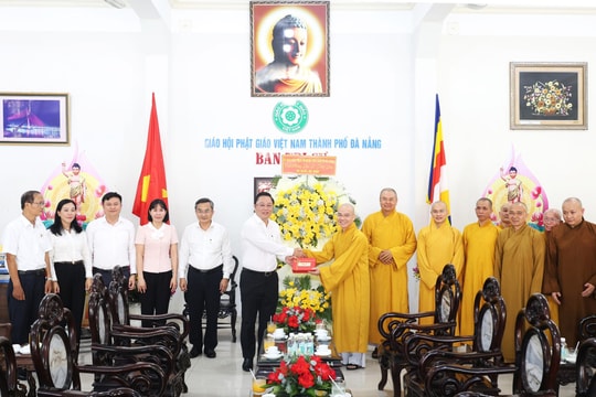Lãnh đạo thành phố Đà Nẵng chúc mừng Đại lễ Phật đản Phật lịch 2570