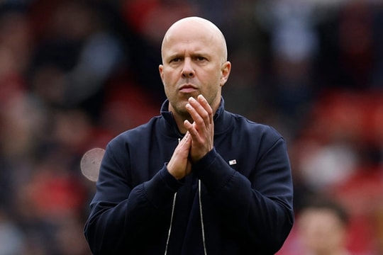 Arne Slot hoàn thiện bộ sậu tại Liverpool: Tầm nhìn 2026 và tối hậu thư cho mùa giải mới